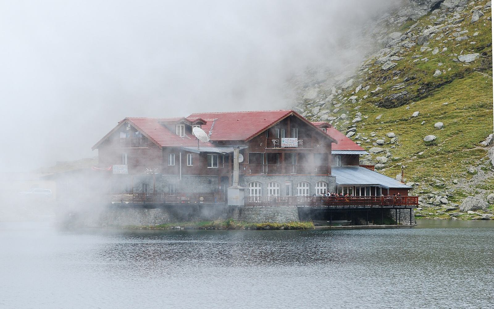 Het Bâleameer op de top van de Transfăgărășan